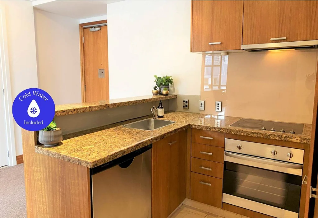 Unfurnished 2 Bedroom in the Metropolis