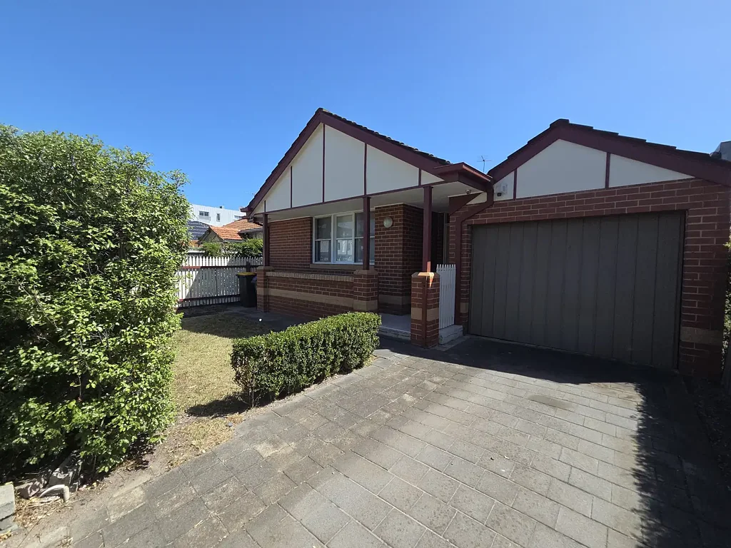 Spacious 3 Bedroom Family Home in Prime Carnegie Location