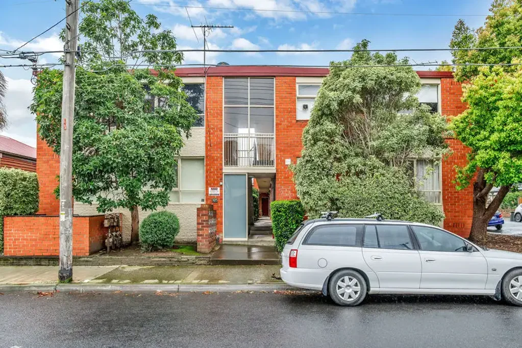 Large low maintenice apartment