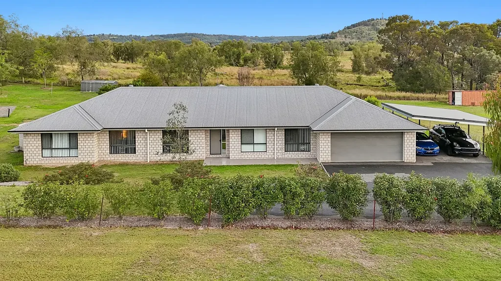 Regency Downs 5房 4.735m²阔地 5卧多区 厨房娱乐天堂 遮盖户外 Lockyer Valley景 臭氧生活空间 平land近便 Rural Views Welcomes You!