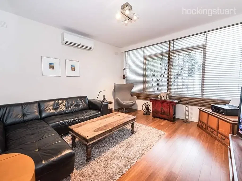 One bedroom apartment in prime St Kilda East locale!