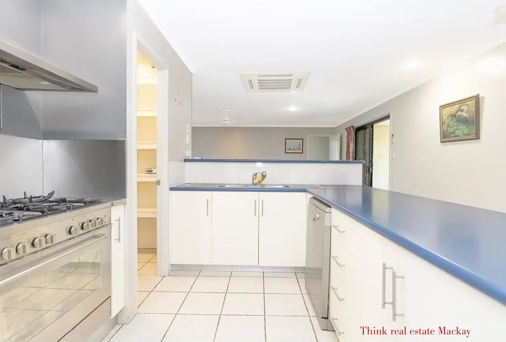 Rural View 4房  1427M2 LAND + 4 BED HOUSE + 3 BAY SHED & SIDE ACCESS.