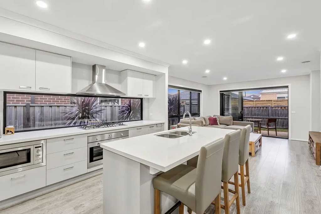 Armstrong Creek 3 Slaapkamer Modern Luxury with Premium Upgrades Throughout.