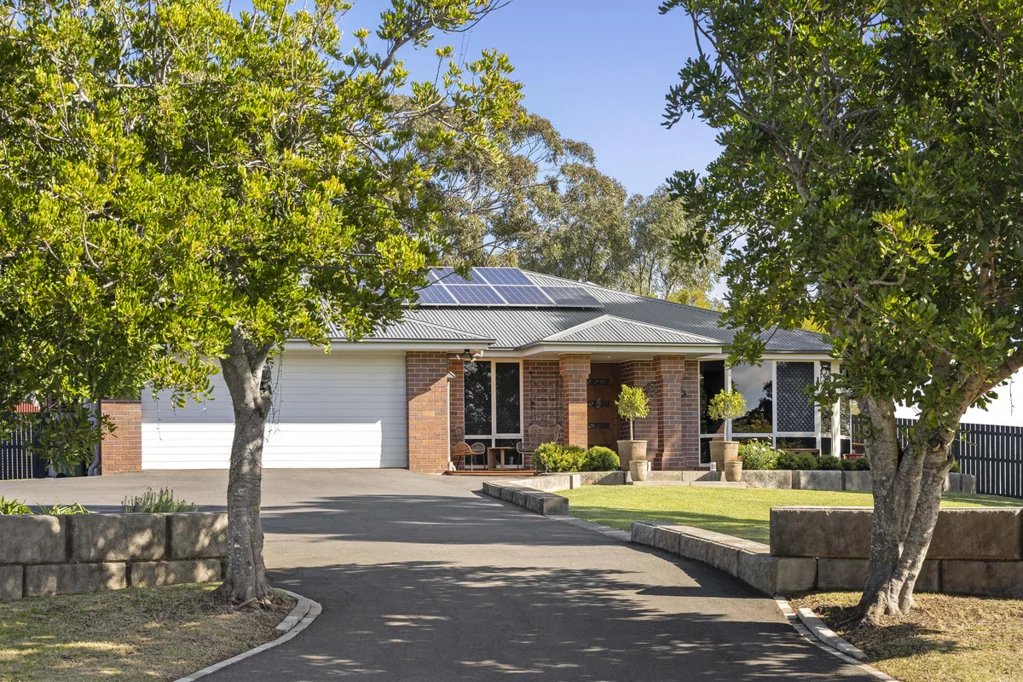 15 Holly Avenue, Highfields, QLD 4352