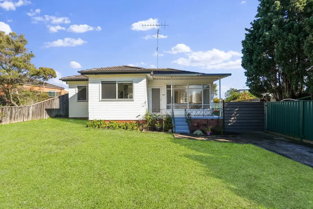 Greystanes 4Habitaciones LARGE BLOCK, REFRESHED FAMILY HOME