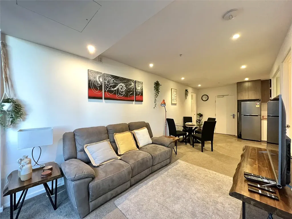 Stunning Fully Furnished 2-Bedroom Apartment in the heart of Southbank!