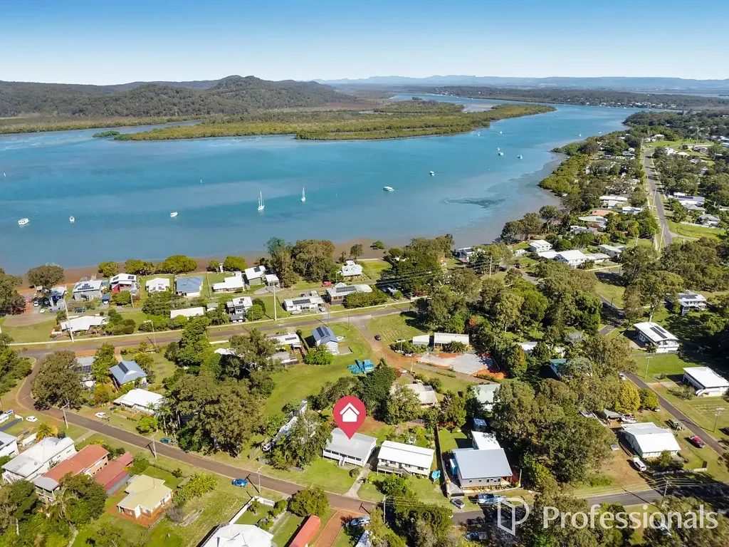 Russell Island 2 Bedroom Charming Coastal Home in a Sought-After Location