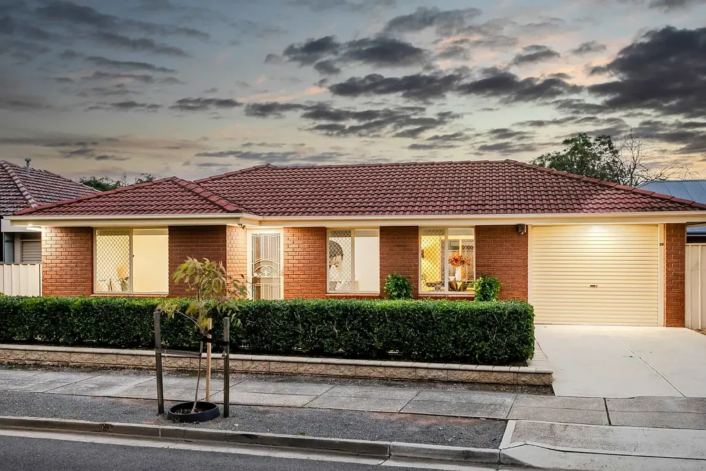 North Plympton 3Moenga Contemporary Courtyard Living in a Premier City-to-Sea Location