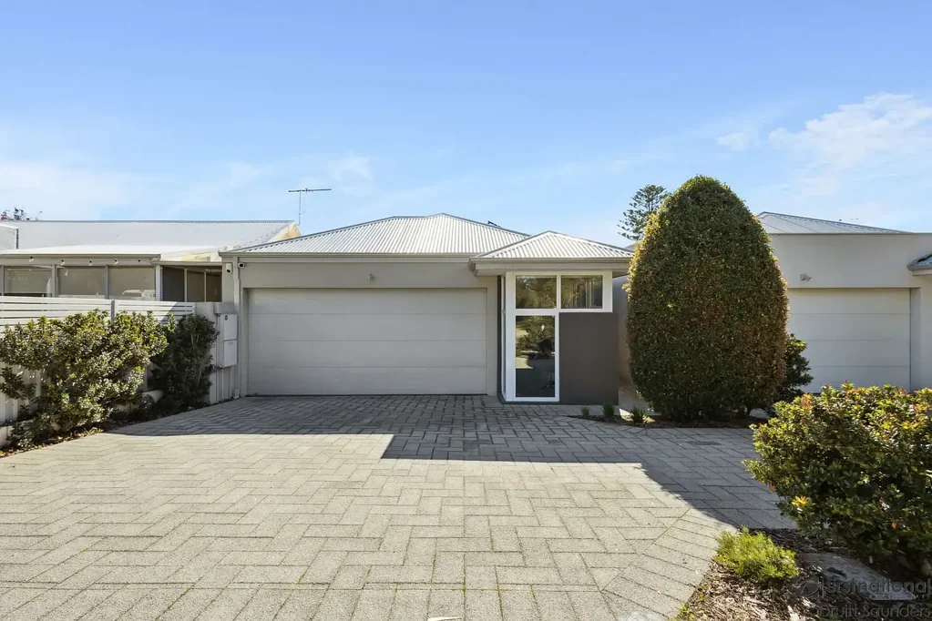 Gorgeous street front home in sought after location 
HOME OPEN WEDNESDAY 19 AUGUST AT 10.15AM SHARP!!