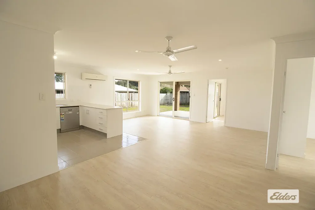 Laidley 4房 Laidley镇心砖房 688sqm宽地 全新装修 随时可入 主卧套房 后院全围栏 步行学商区 MOTIVATED and READY TO SELL!