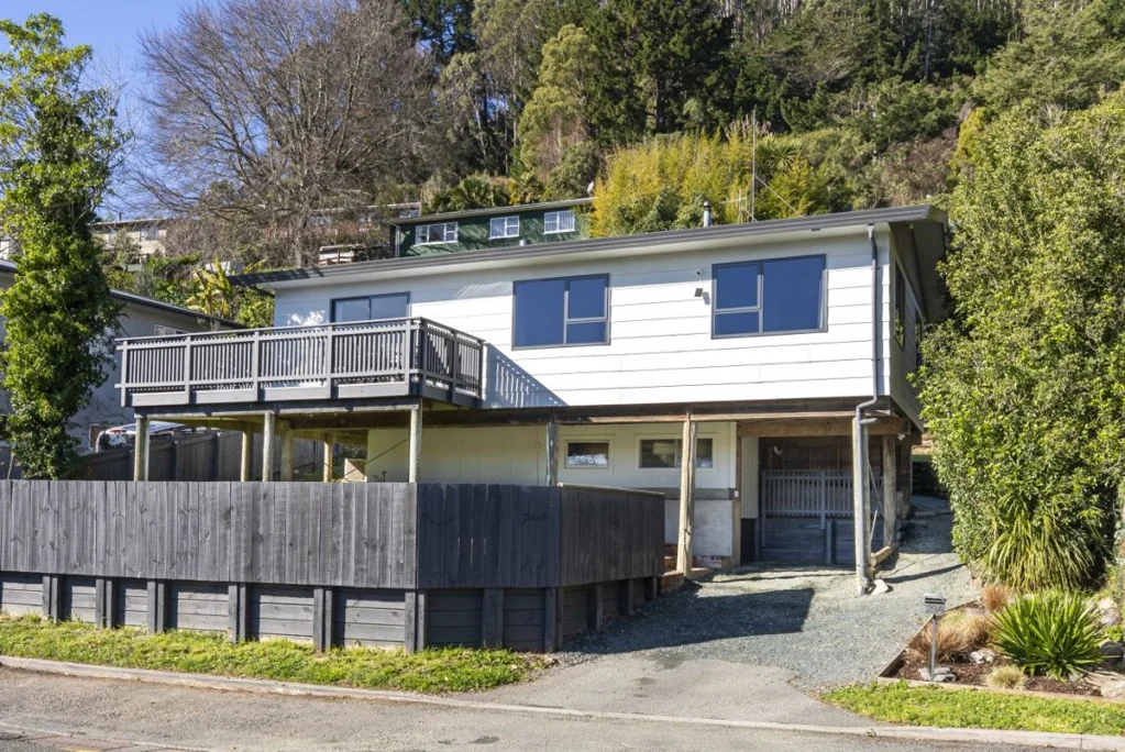 Nelson South 3房  Views, Low Maintenance, Very Tidy