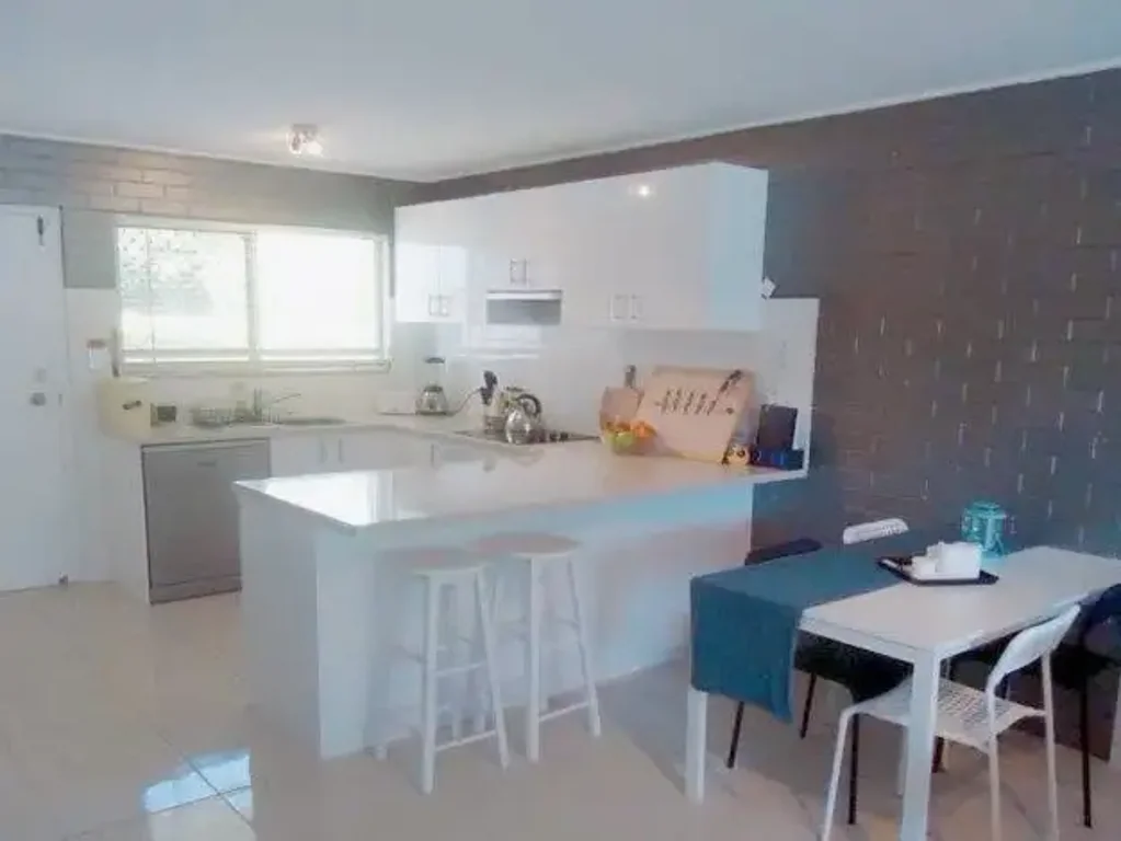 Spacious Beachside Townhouse � Prime Location!