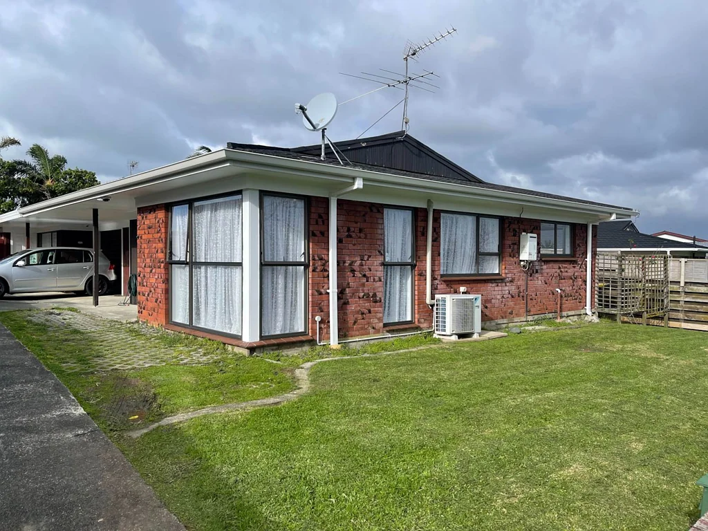 TIDY 2 BEDROOMS, HALF MOON BAY