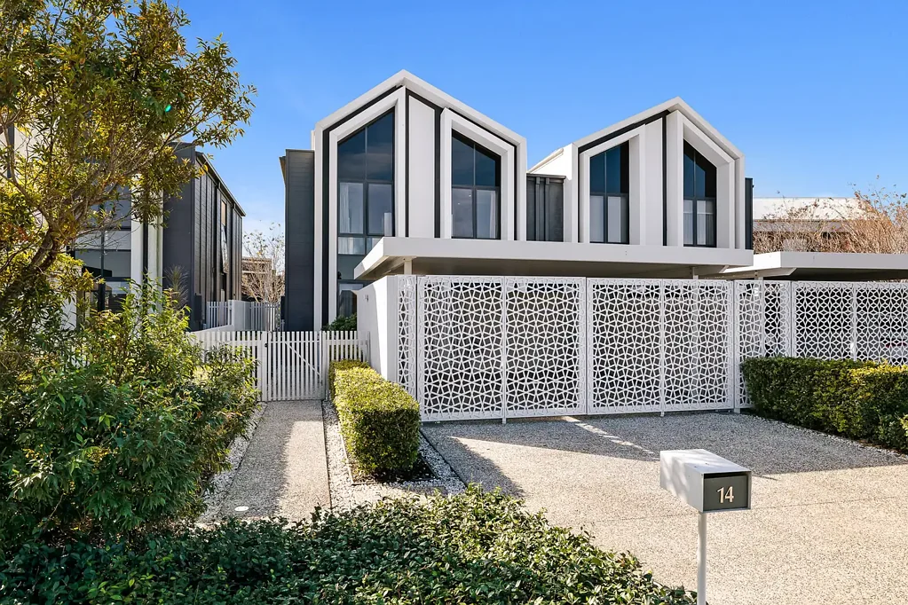 14 The Lakes Esplanade, Mermaid Waters, QLD 4218