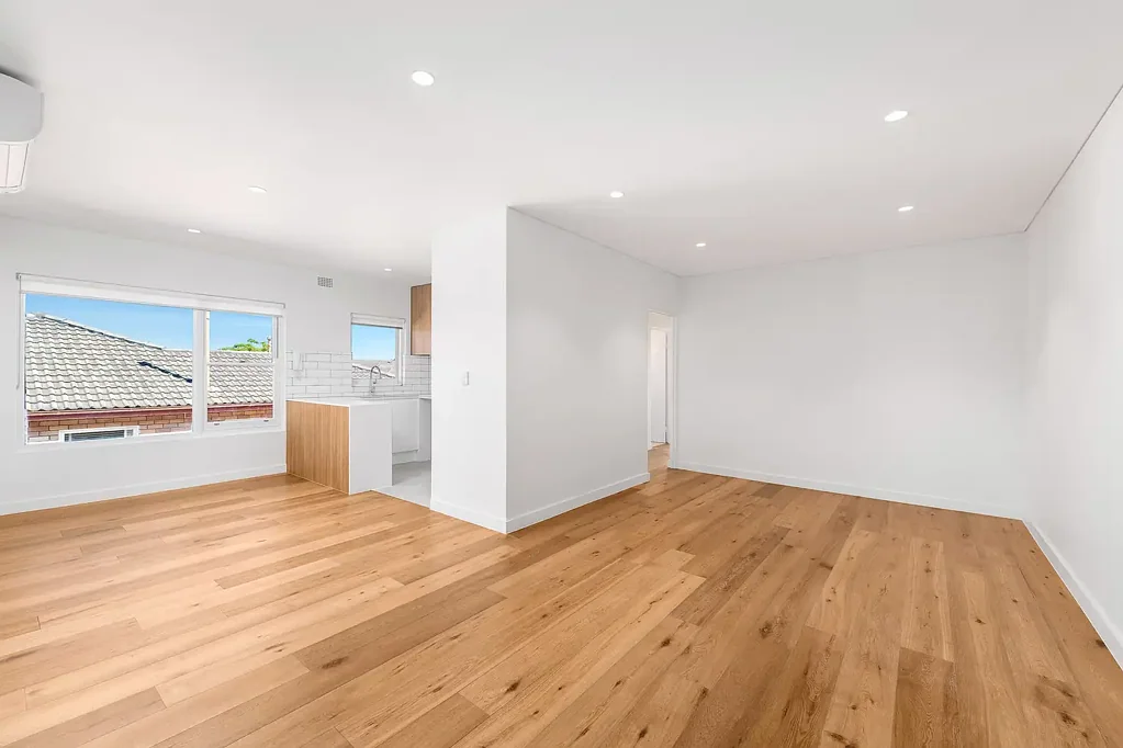 Top-Floor Modern Apartment in Prime Ramsgate Beach Location