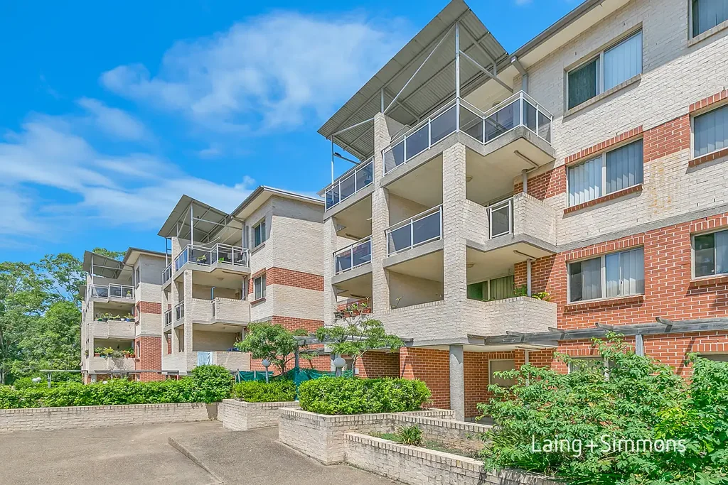 Mount Druitt 2房 两卧宽敞镜柜 主卧私享绿露台 开放厨餐区 现代电器 全屋空调单车位 投资自住佳选 Top Floor Double Brick Apartment