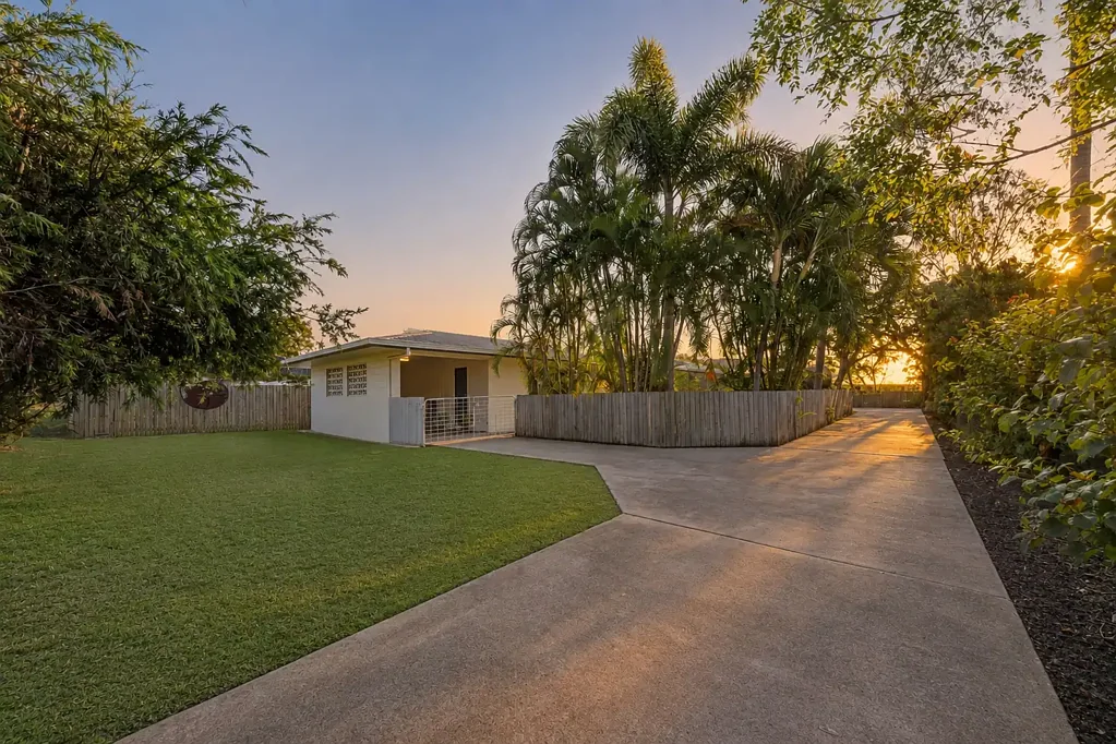 Cannonvale 4 Bedroom Dual Income. 1,030m². Huge Future Potential.