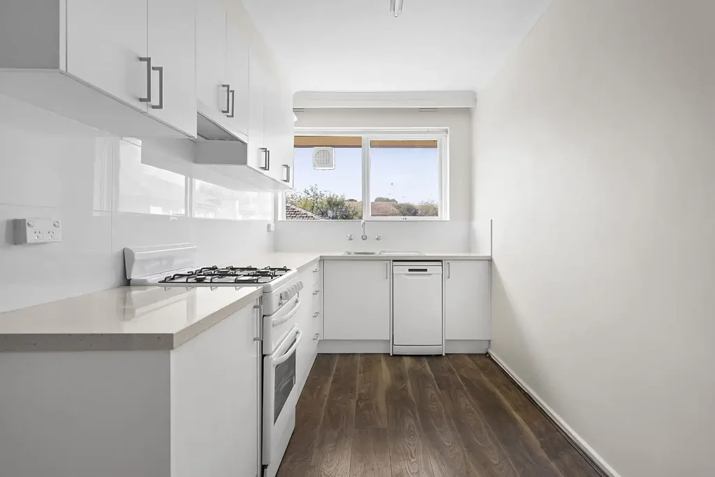 Spacious & Light-Filled Apartment in a Central Location