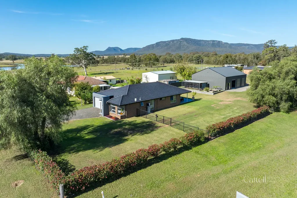 Broke 4ਬੈੱਡਰੂਮ MODERN FAMILY HOME WITH SHED AND MOUNTAIN VIEWS