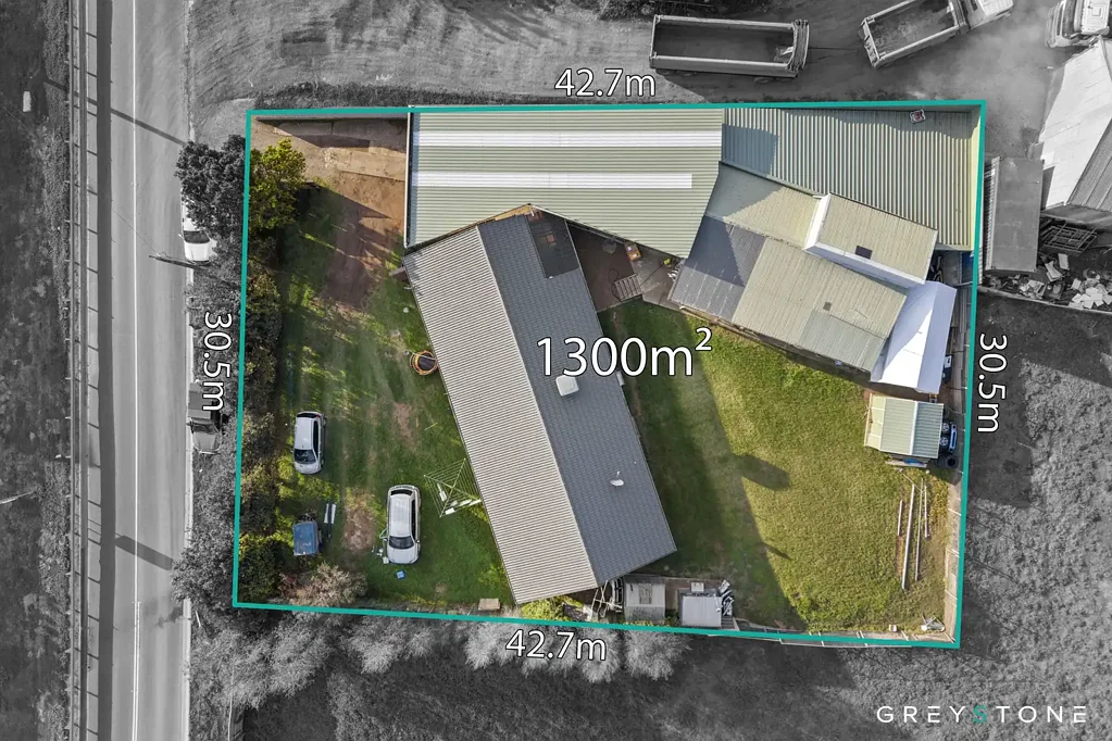 Keilor 3房 Market Gardens核心地带 1300m²土地 私密围栏 高耸拱顶 7车车库 工作室空间 开发潜力 STCA Massive Land, Private Lifestyle & Endless Potential