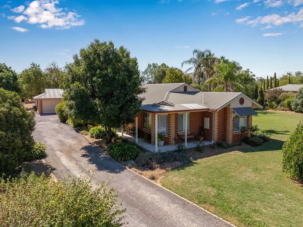 15 Rose Place, Waldara, VIC 3678