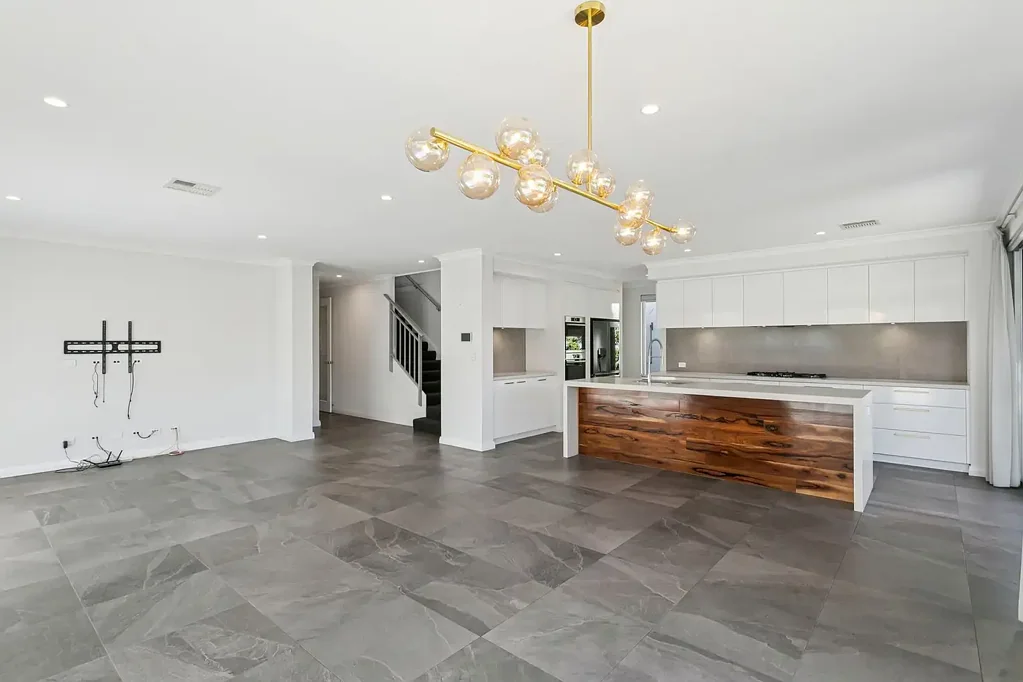 IMMACULATE 5X3 FAMILY HOME IN THE HEART OF KARRINYUP