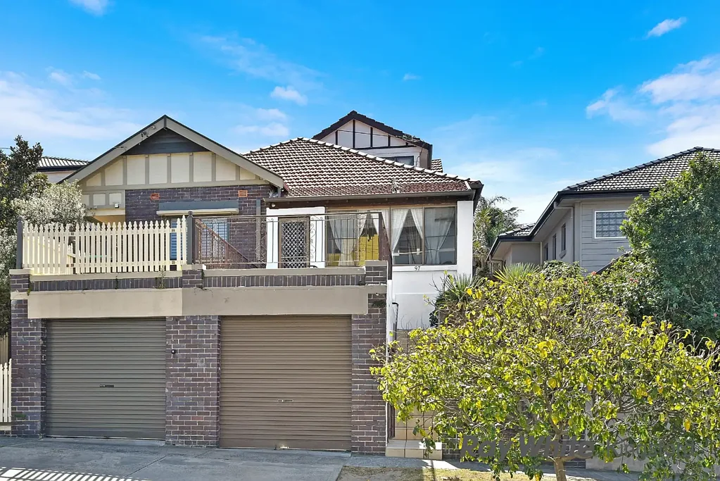Spacious Four Bedroom Family Home Close to UNSW, Hospitals & Light Rail