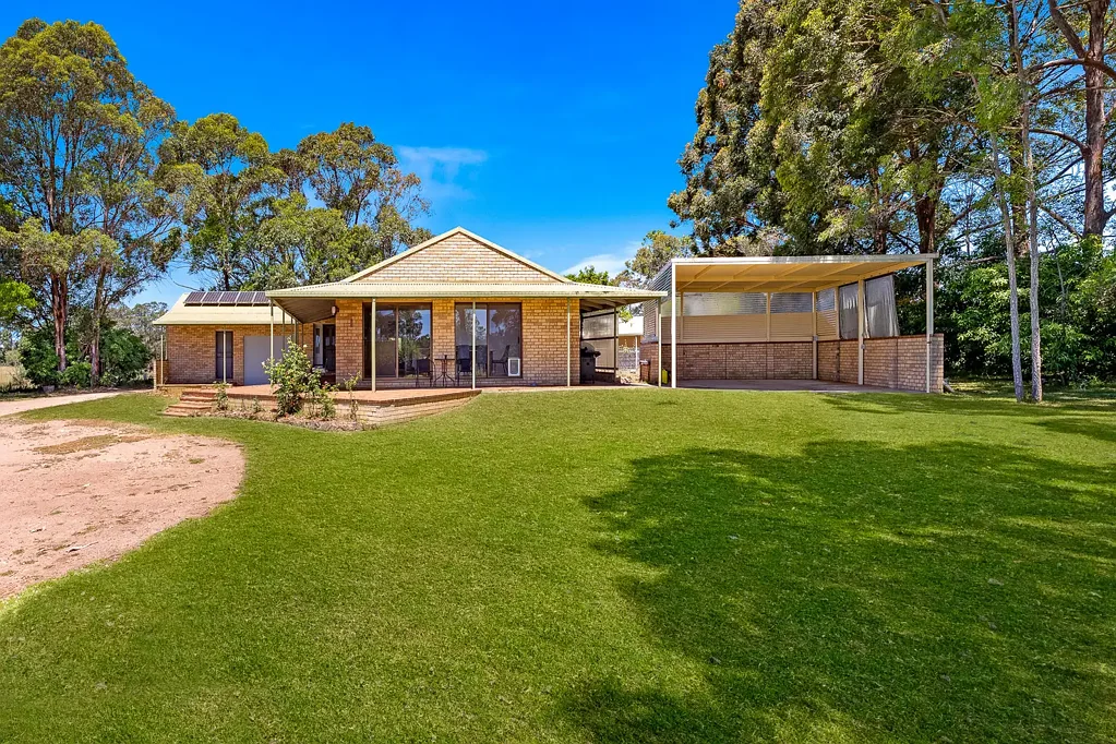 Lakesland 5Moenga Renovated Family Homestead on 40 Acres* With DA Approval for 10,000 m� of Greenh