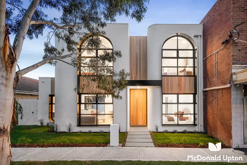 Essendon 4chambre Executive Excellence on Glorious Glass