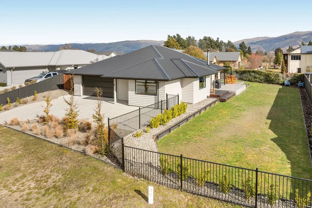 Cromwell 4房  Vendors on the move - must be sold!