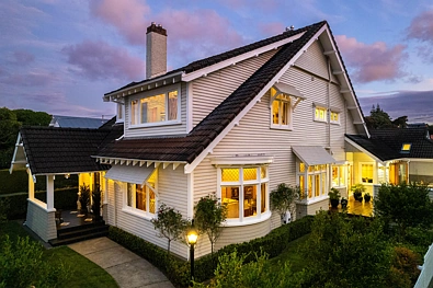 New Plymouth Central 4房  Luxury without compromise in a premier locale