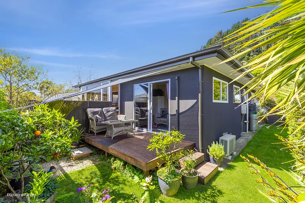 The Wood 2ਬੈੱਡਰੂਮ Freehold City Fringe Opportunity!