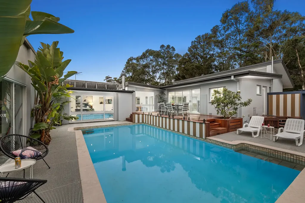 Oakleigh South 4침실 Parkside Entertainer with a Pool