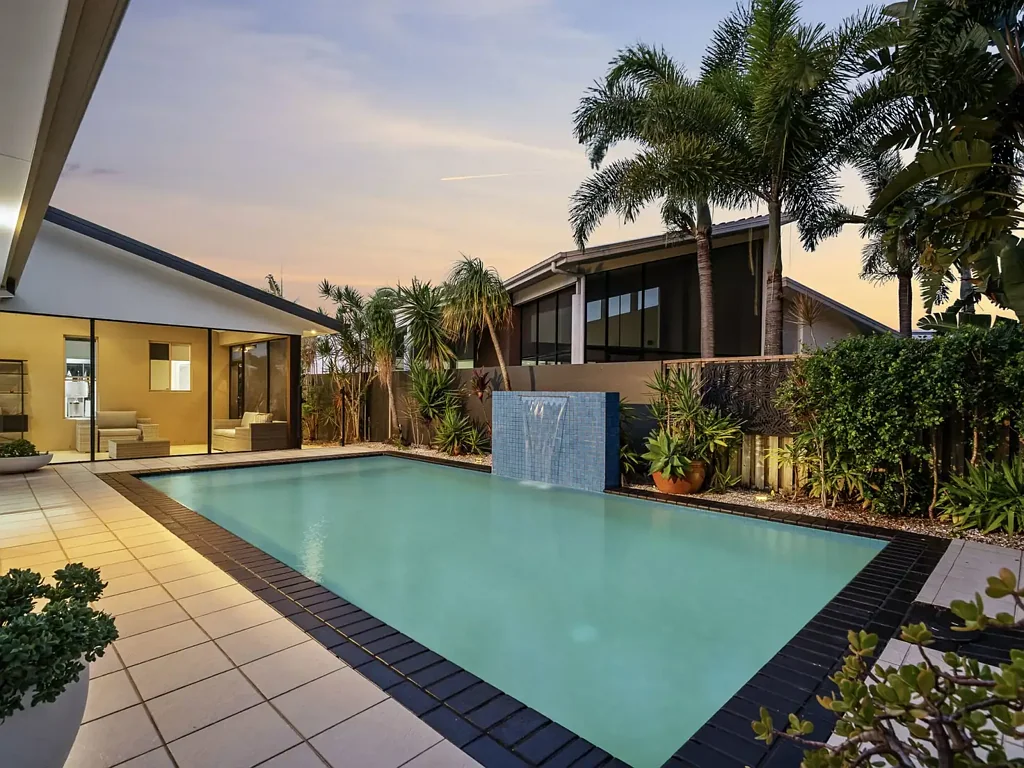 5 Bedroom Home , Pool and Entertainment area