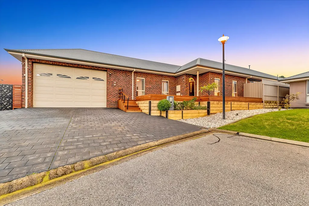 Craigmore 4غرفة نوم Elevated Grandeur with Sweeping Hillside Sunsets