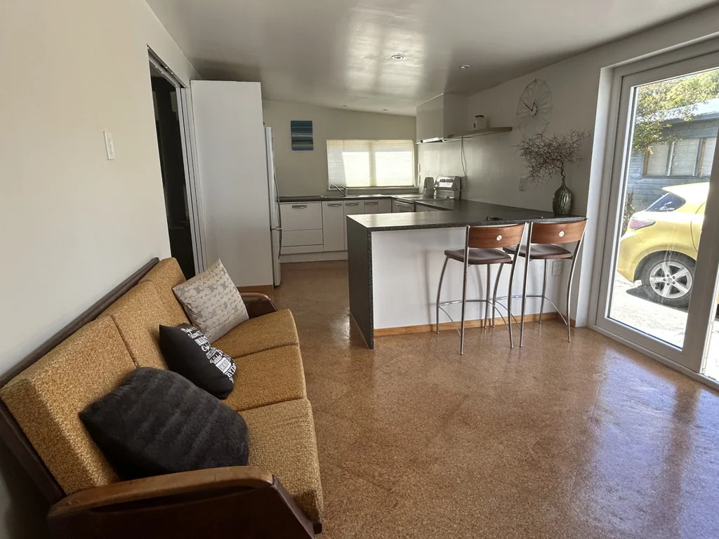 FLEXIBLE FURNISHED 3 BEDROOM PROPERTY