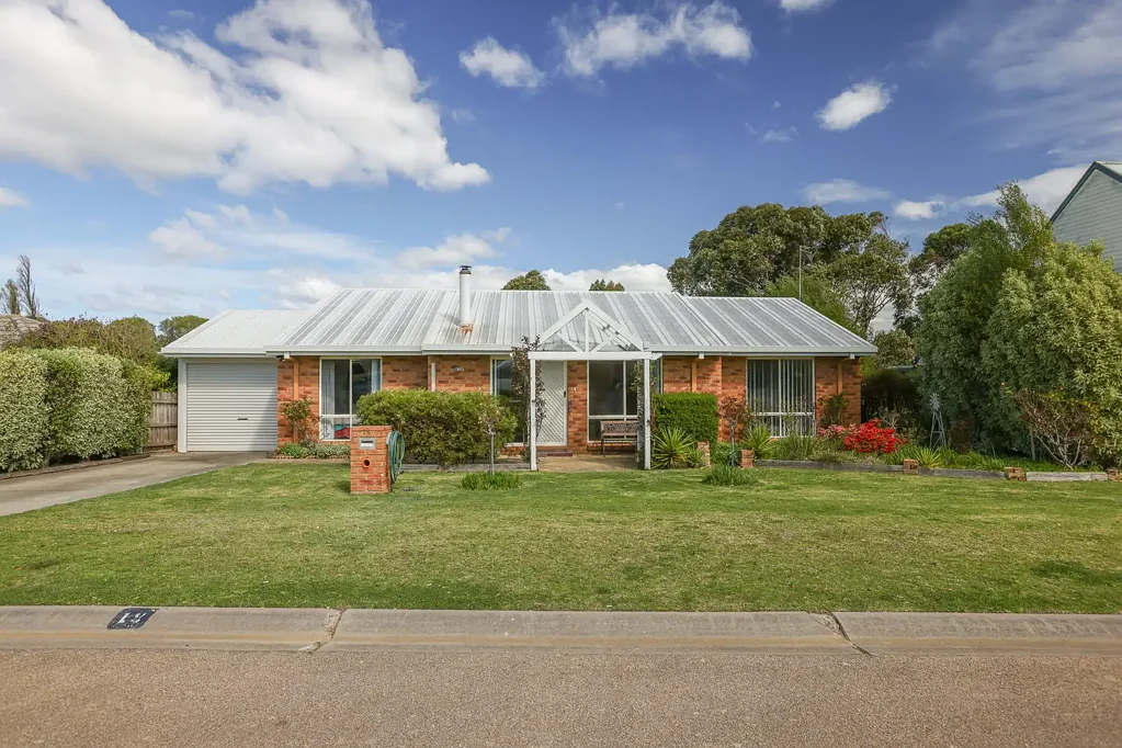 19 Harnham Drive, Bairnsdale, VIC 3875