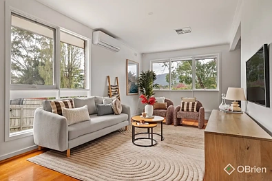 Boronia 4房 993m²宽绰地块 紧邻Boronia Heights小学 四卧两卫设计 捕捉Dandenong Ranges美景 全年舒适配置 宽敞后院待塑 双车库加双车棚 便利生活配套 Endless Potential in a Prized Boronia Heights Setting