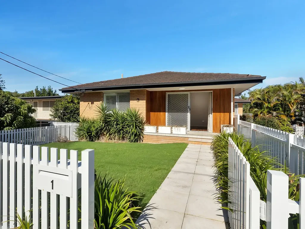 Low Maintenance 2-Bed Unit in Boutique Complex of Only 3