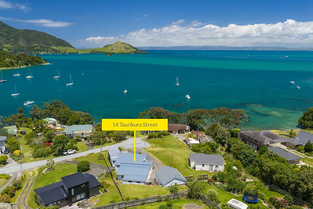 Whangarei Heads 4chambre A Coastal Classic With a Hidden Extra