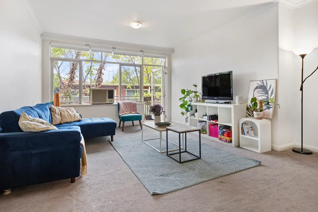 Toorak 3房 市中心活力社区 步行Toorak Village 宽敞起居阳台 独立厨房主卧宽敞 两车位安全便捷 6.33%+ potential rental yield. Blue ribbon Toorak investing or living