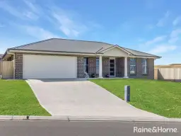 3 BRENNAN DR, Kelso