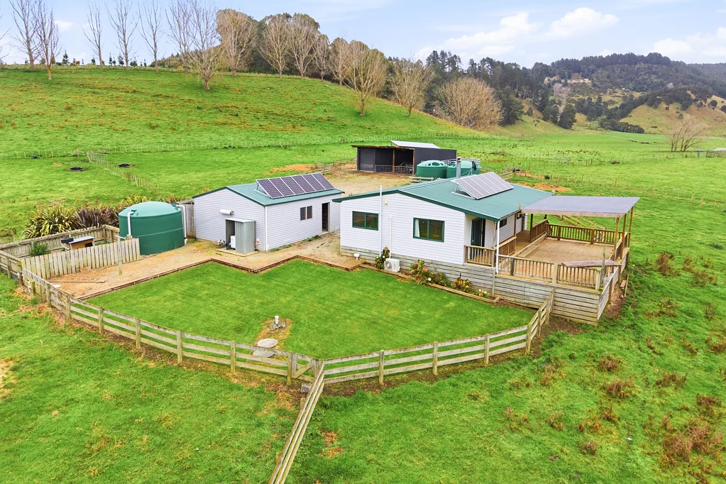 Mangamahu Off the grid, on the land
