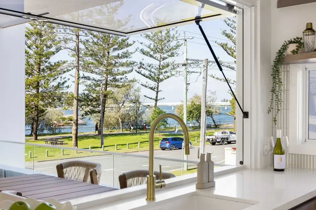 Paradise Point 3ห้องนอน Brand New Luxury. Absolute Broadwater Front. Uninterrupted Views Forever!