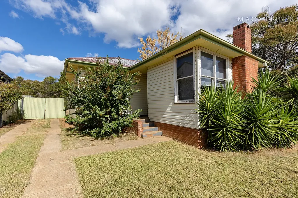 6 Phillip Avenue, Mount Austin, NSW 2650