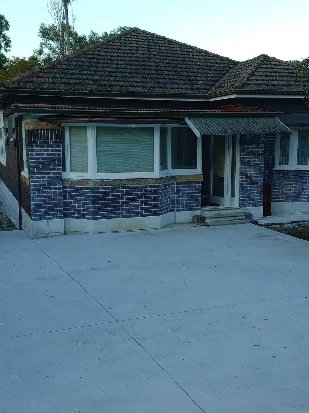 Gladesville 4Moenga Double-Brick Family Home in the Perfect Locale, Walk to Transport & shops