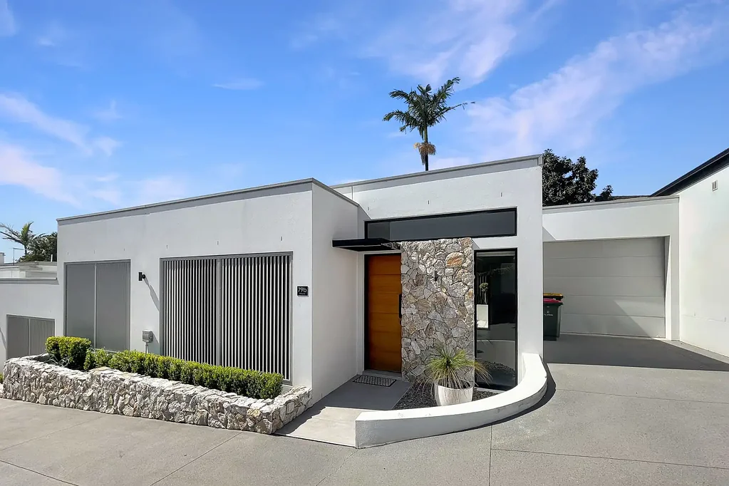 Light-Filled Contemporary Villa with Private Entertaining Garden