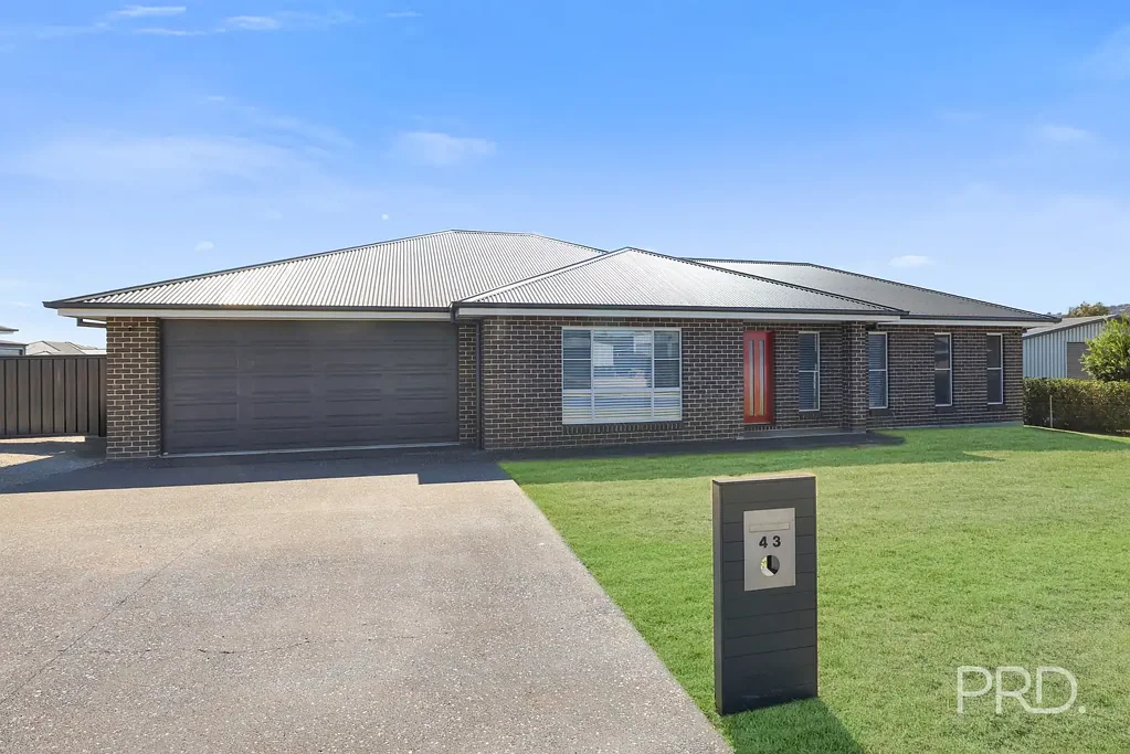 Tamworth 4房  Stylish Family Home