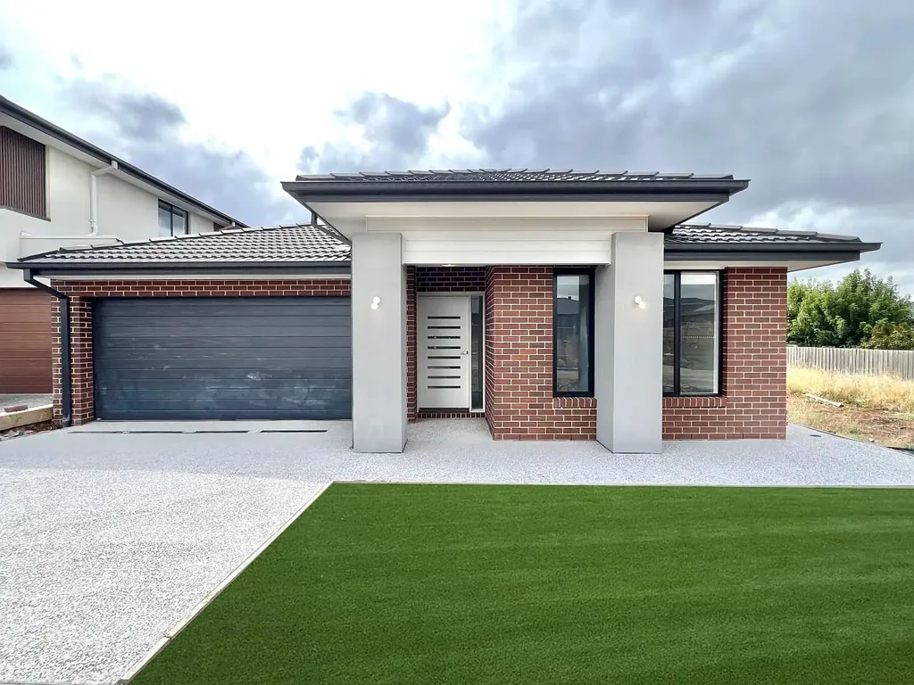 WHITE KNIGHT ESTATE AGENTS PRESENTS -
BRAND NEW FAMILY HOME