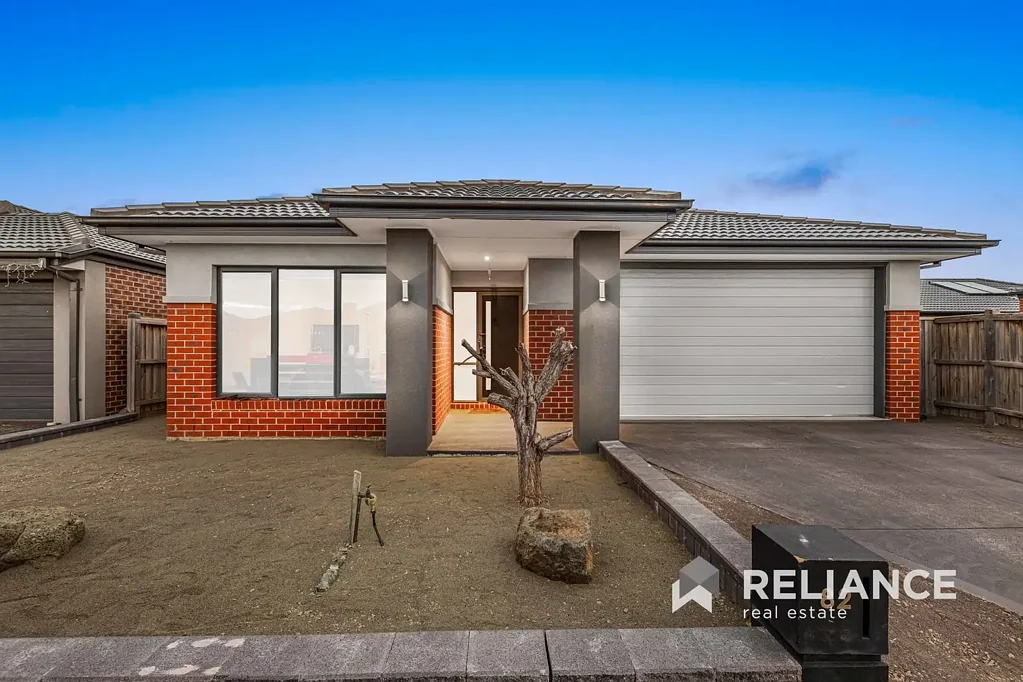 Point Cook 4chambre Family Comfort Meets Prime Location in Saltwater P-9 Zone